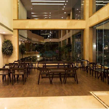 V 7 Hotel チェンナイ エクステリア 写真