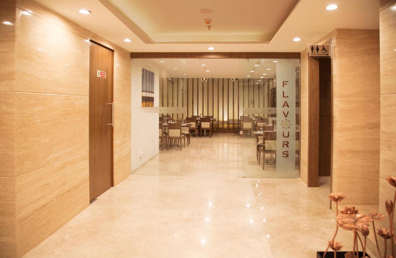 V 7 Hotel チェンナイ エクステリア 写真