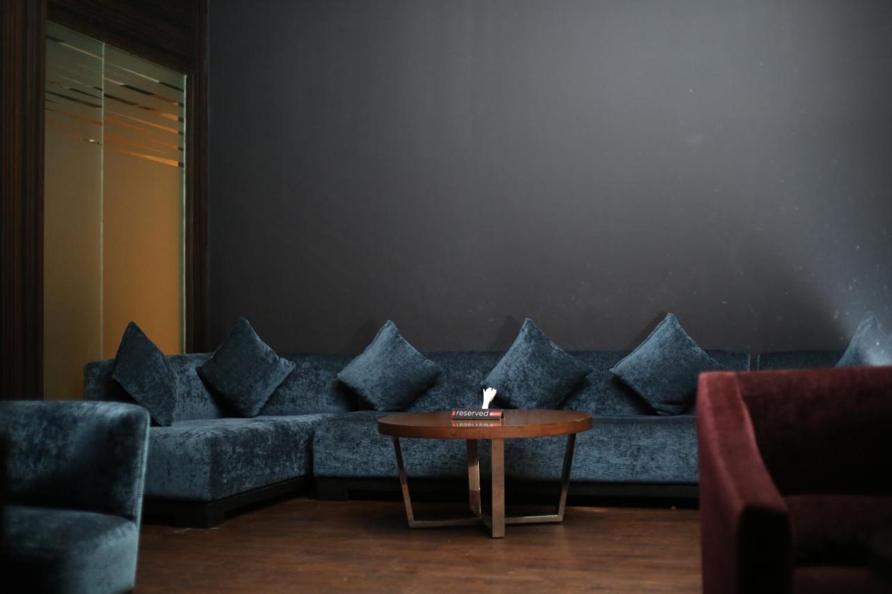 V 7 Hotel チェンナイ エクステリア 写真