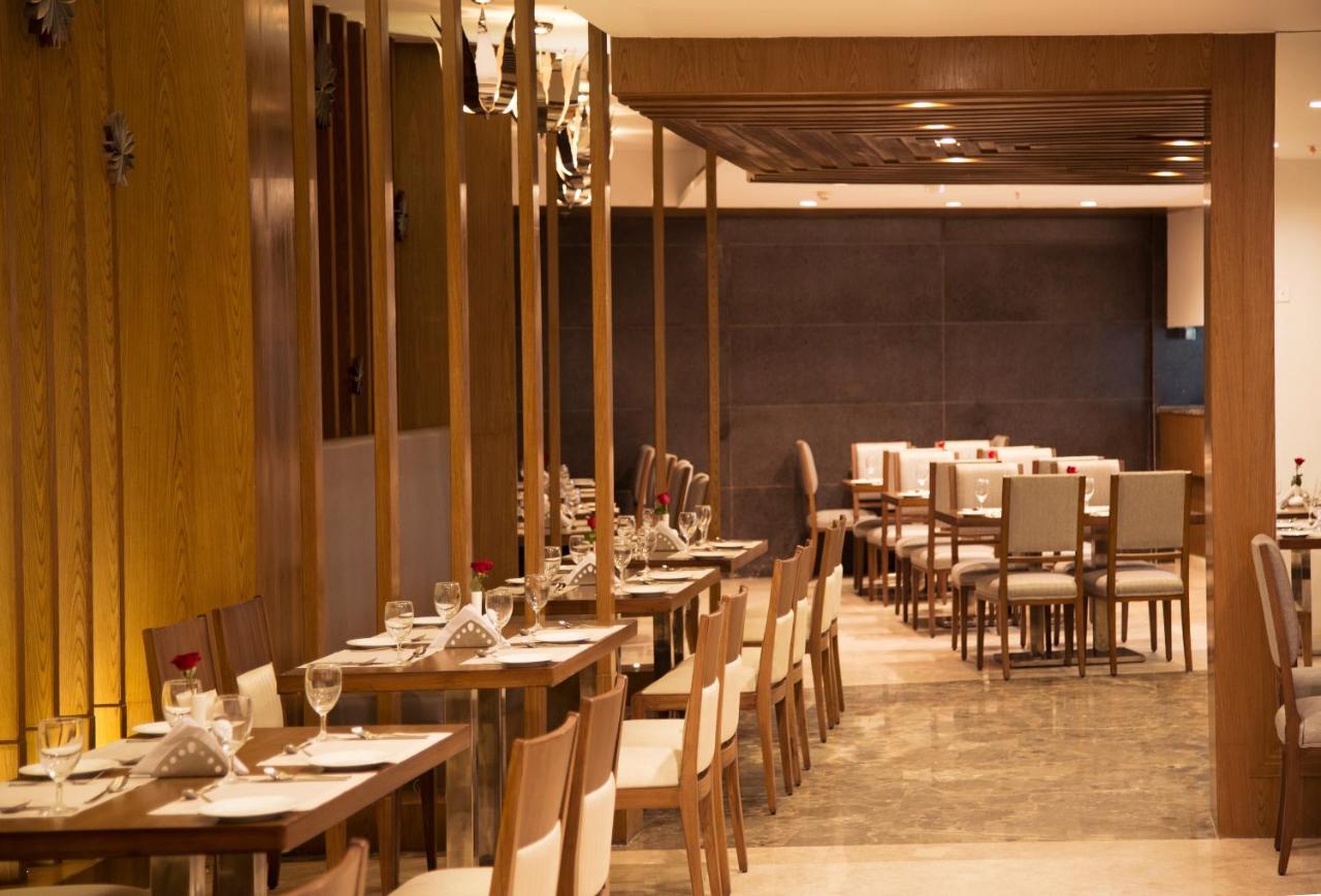 V 7 Hotel チェンナイ エクステリア 写真