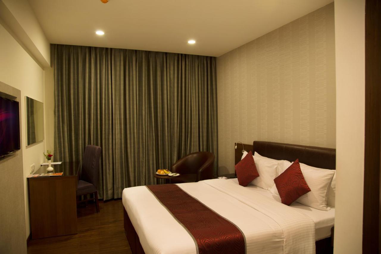 V 7 Hotel チェンナイ エクステリア 写真