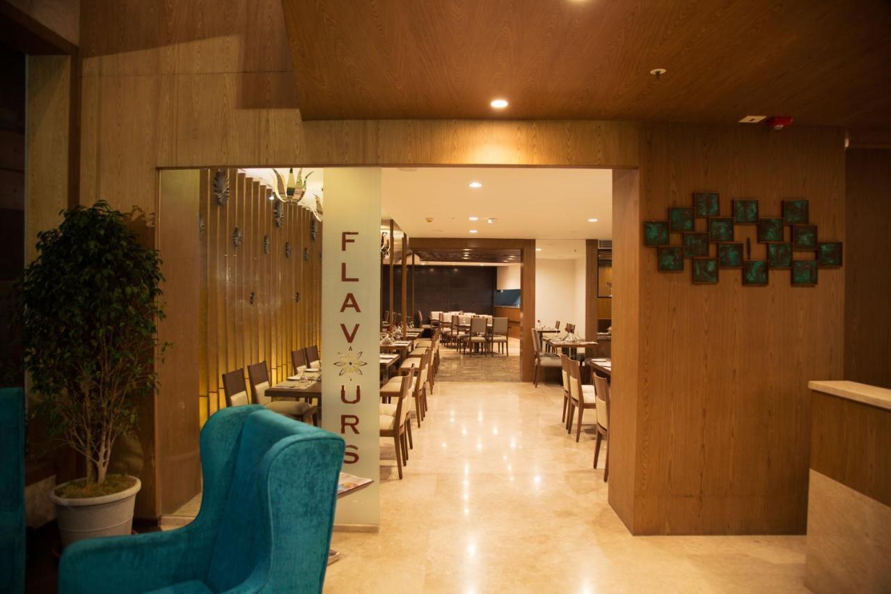 V 7 Hotel チェンナイ エクステリア 写真