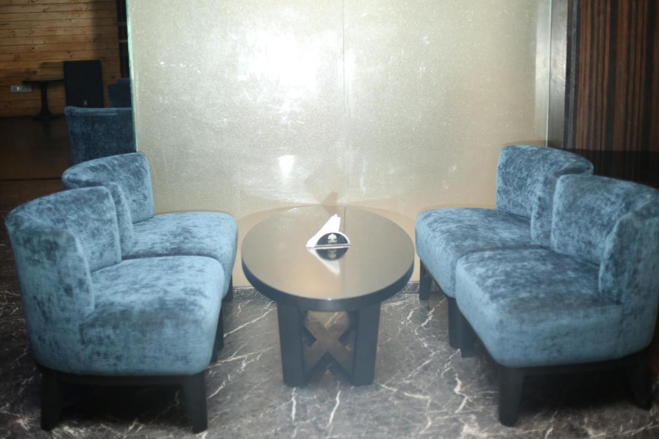 V 7 Hotel チェンナイ エクステリア 写真
